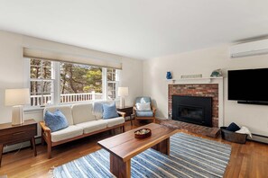 TV, fireplace, table football, offices - Steps to the beach, Hot Tub, Entertainment Suite! (Eastham)
