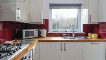 Dishwasher, cookware/dishes/utensils