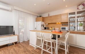Fridge, microwave, oven, stovetop - Awesome apartment in Biograd with WiFi (Biograd)