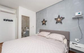 2 bedrooms, iron/ironing board, travel cot, free WiFi - Awesome apartment in Biograd with WiFi (Biograd)