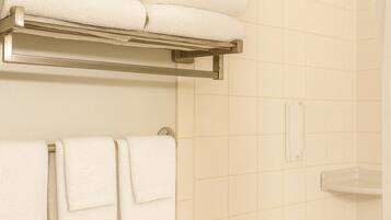 Hårføner, håndklær, såpe og toalettpapir