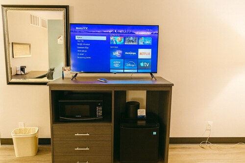 Village Inn & Suites Sarnia ( Full Service Hotel)
Q-P