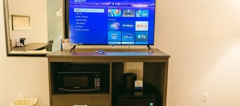 Village Inn & Suites Sarnia ( Full Service Hotel)
Q-P