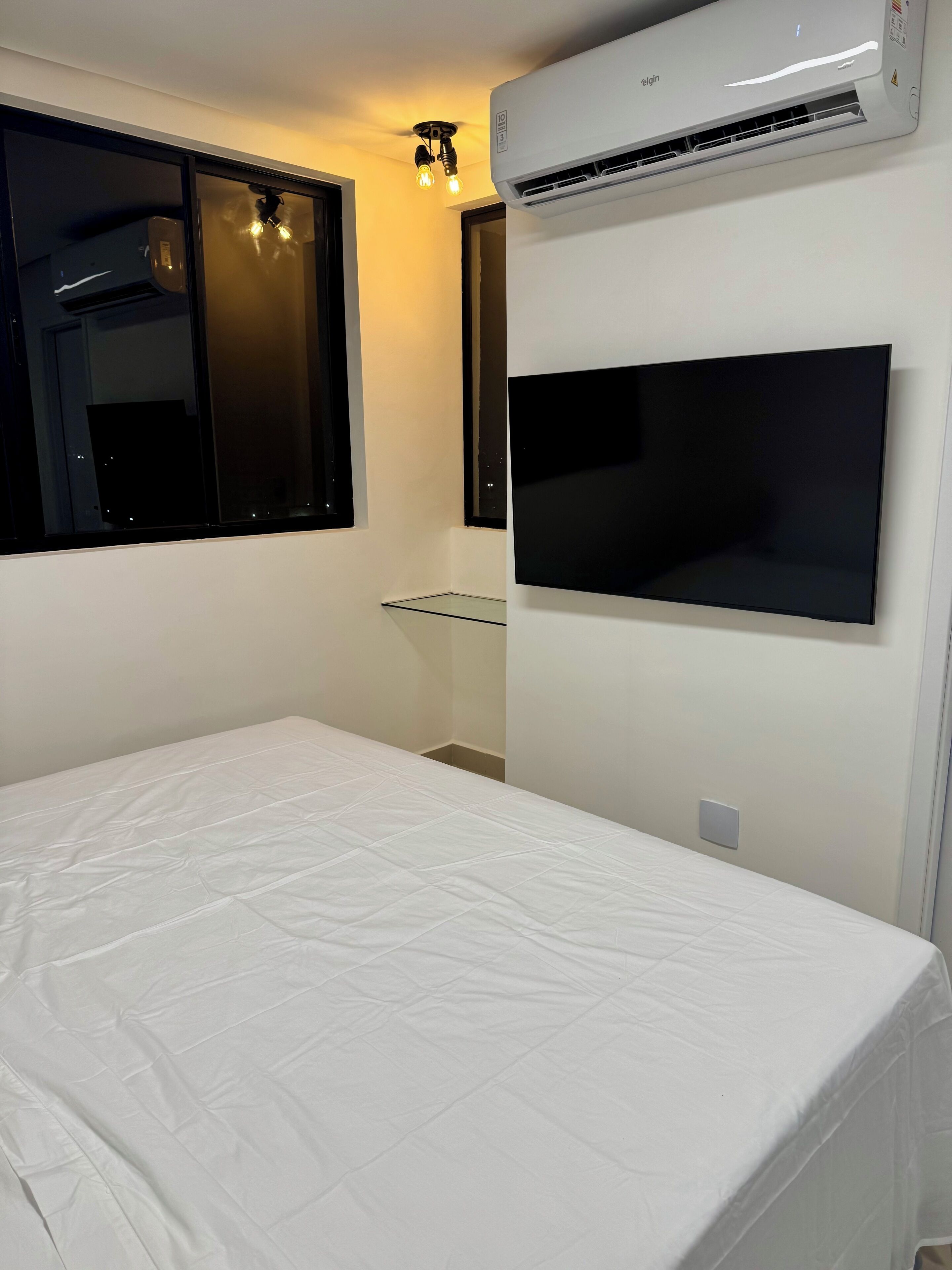 Bügeleisen/Bügelbrett, kostenloses WLAN, Bettwäsche