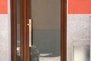 Exterior detail - Lulu Suite in the center (Cagliari)