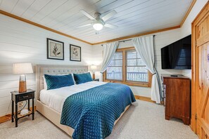 3 bedrooms, iron/ironing board, Internet, bed sheets - Golf Club, Pool & Hiking! Wooded Cashiers Escape (Cashiers)