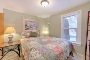 Iron/ironing board, internet, bed sheets