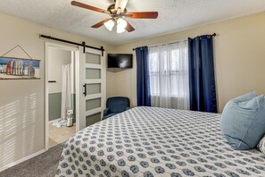 Iron/ironing board, Internet, bed sheets - Fish, Hike & Tailgate: Russellville Home w/ Yard (Russellville)