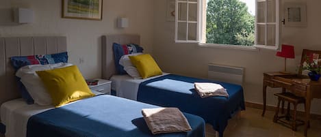 3 chambres, fer et planche à repasser, lit parapluie, Wi-Fi gratuit