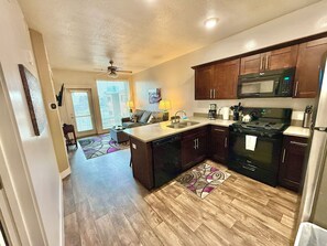 Luxury Condo, 1 Queen Bed with Sofa bed, City View | Private kitchen - Luxury Condo in Library Square District (Salt Lake City)
