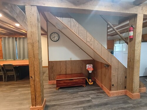 Cozy Family Cabin at the Foot of the Mountain