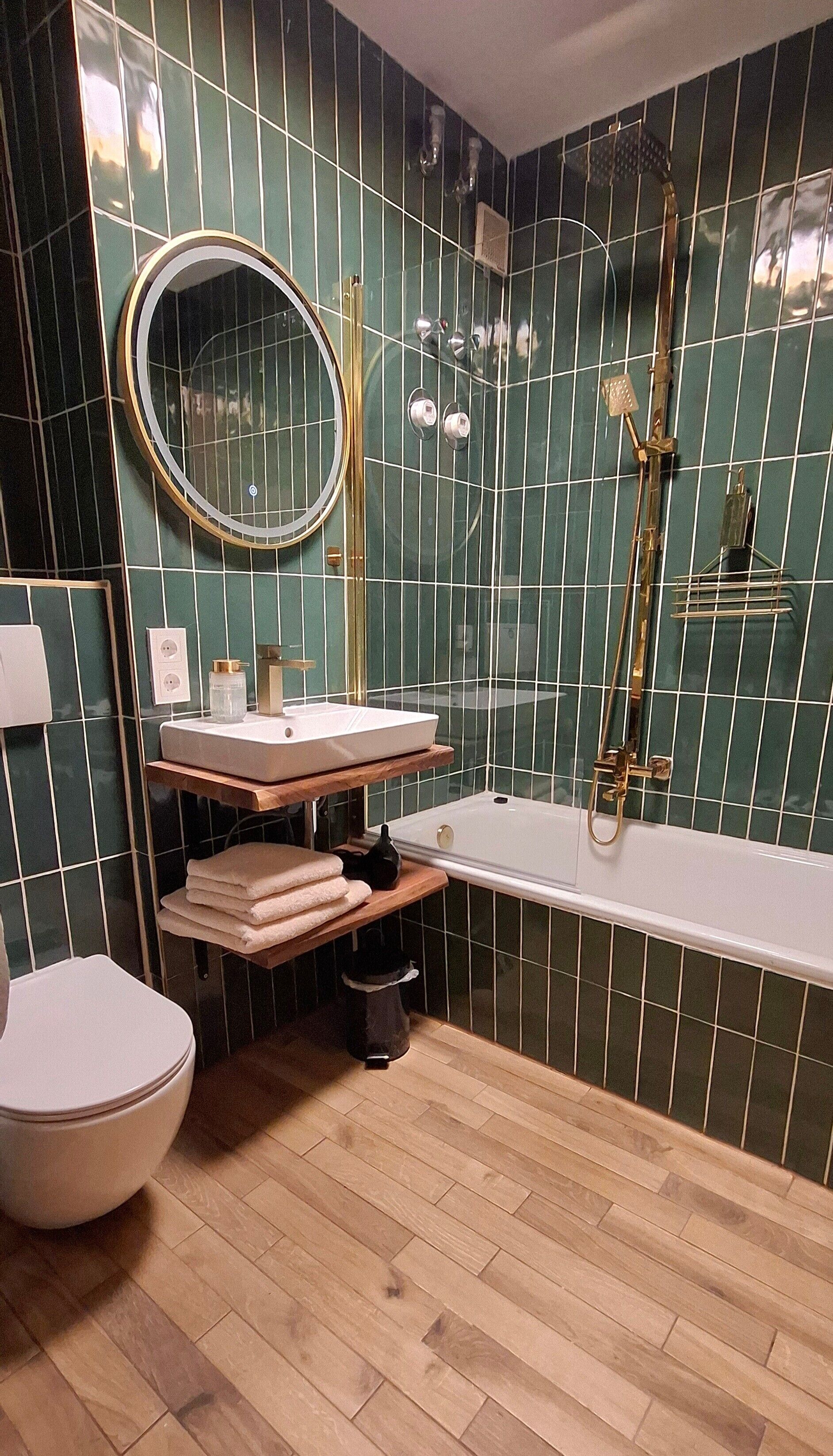 Dusche, Haartrockner, Handtücher