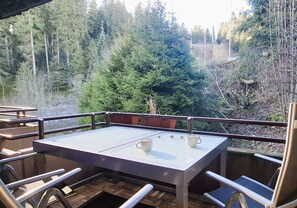 Banyera d'hidromassatge a l'aire lliure