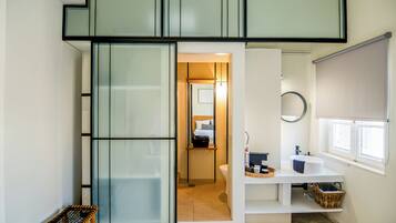 Deluxe Suite 4 - Balcony Alley - Historic Centre