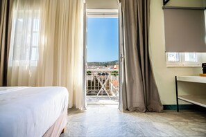 Deluxe Suite 3 - Balcony City View-Historic Centre | Caja fuerte, tabla de planchar con plancha, wifi gratis y ropa de cama