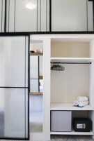 Deluxe Suite, City View | Interior