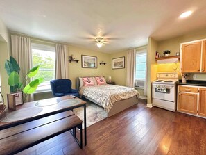 1 bedroom, desk, iron/ironing board, WiFi