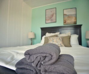 Bureau, fer et planche à repasser, Wi-Fi, draps fournis