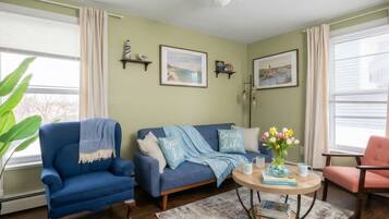 Una televisión, una oficina