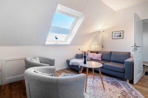 TV - Waldhusenblick Holiday Apartment (Pellworm)