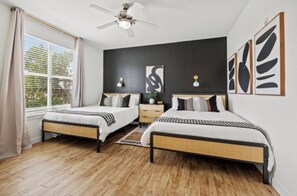 2 bedrooms, iron/ironing board, WiFi, bed sheets - 2BR | Heart of DT, near Dallas Zoo & Museum (Dallas)