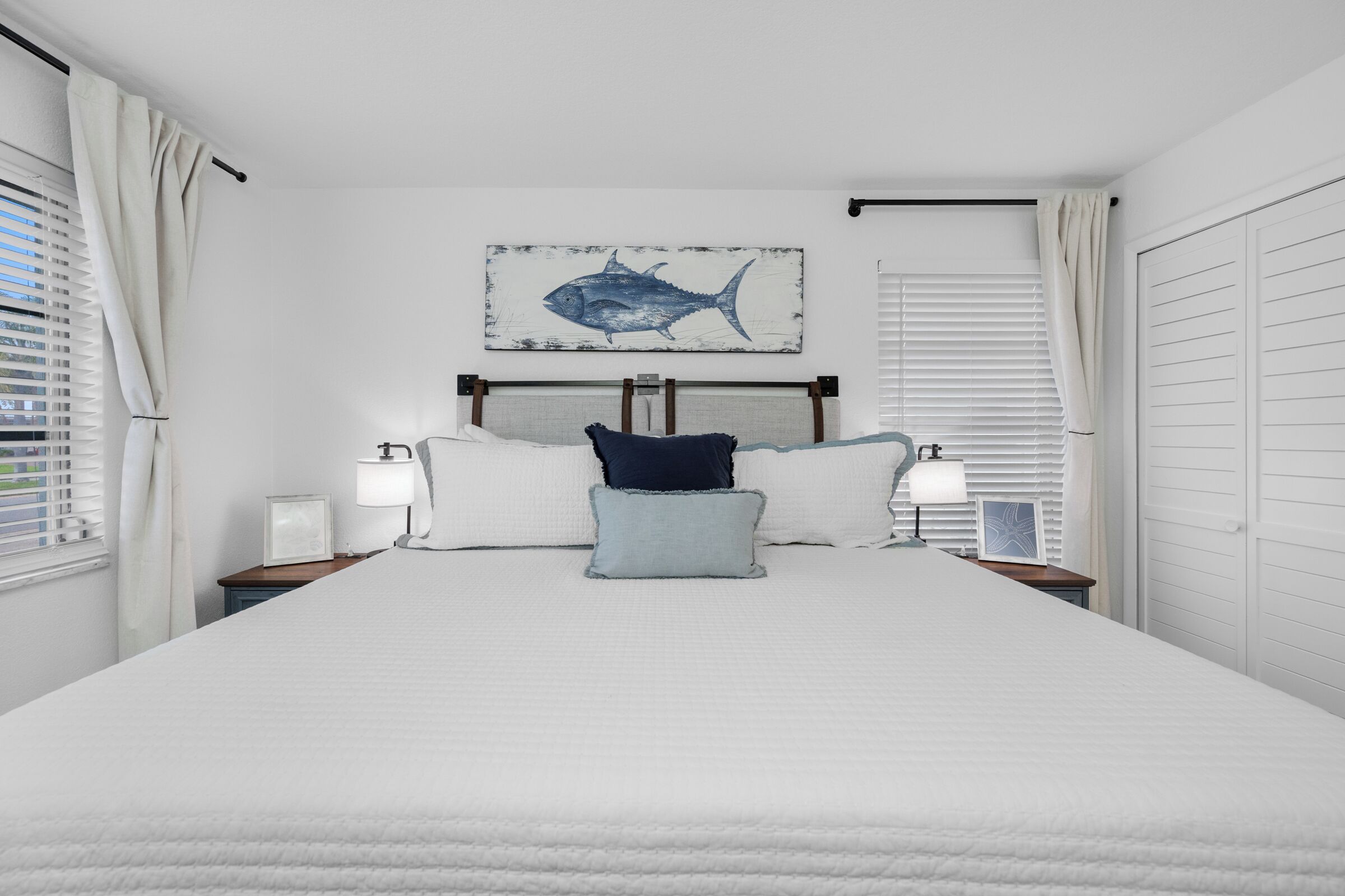 3 habitaciones, tabla de planchar con plancha, wifi y ropa de cama 