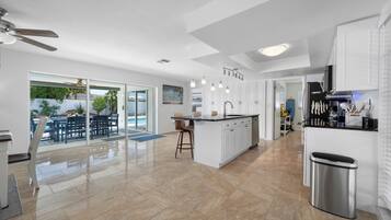 Mikrobølgeovn, ovn, kogeplade, opvaskemaskine