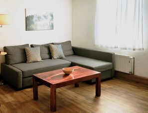 TV - Cozy guest house with parking lot, 30 min. to Berlin (Altlandsberg)