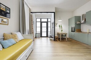 TV - 'Loft Fossati' Apartment with Wi-Fi and Air Conditioning (La Spezia)