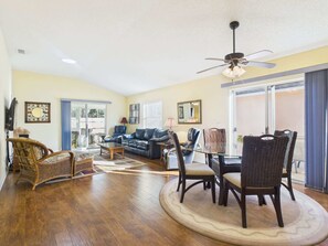 Smart TV - Cozy Courtyard Villa with Pool in De La Vista (The Villages)