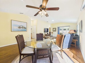 Dining - Cozy Courtyard Villa with Pool in De La Vista (The Villages)