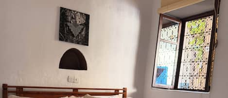 2 bedrooms, desk, free WiFi, bed sheets