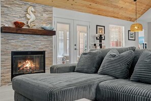 Interior - Vitamin Sea-Mid Term Rental-Pet Friendly-Destin (Destin)