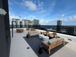 Terrace/patio - FIFA Downtown Miami  Rooftop pool + Free Parking (Miami)