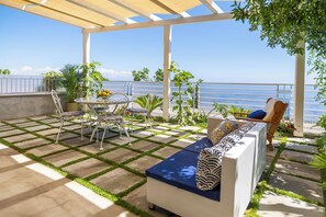 Outdoor dining - Casa Fortuna, Amalfi Coast (Campania)