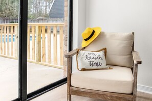 Interior - Family & Friends Private Pool,Yard, mins to beach! (Pensacola)