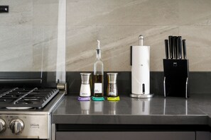 Apartment (1401) | Private kitchen | Fridge, microwave, cookware/dishes/utensils - Be grand del Valle by Wynwood House (Mexico City)
