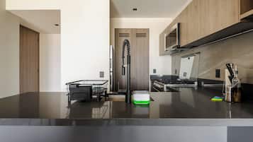 Leilighet (1401) | Eget kjøkken | Kjøleskap, mikrobølgeovn, kokeplater og kjøkkenutstyr