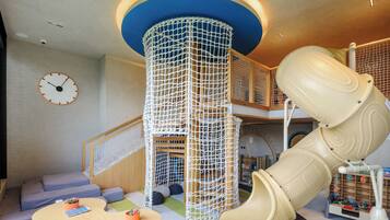 Área de juegos infantiles al aire libre