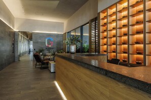 Lobby sitting area - Be grand del Valle by Wynwood House (Mexico City)