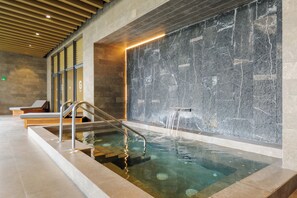 Indoor pool - Be grand del Valle by Wynwood House (Mexico City)