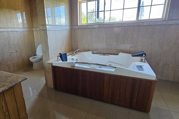 Bathroom - Living Pretty - Upper Floor (Mandeville)