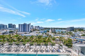 Outdoor pool - Luxury 2BR/2BA  Ocean View, Pool & Gym (Miami Beach)