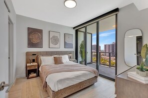 2 bedrooms, free WiFi, bed sheets, wheelchair access - Luxury 2BR/2BA  Ocean View, Pool & Gym (Miami Beach)