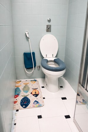 Shower, hair dryer, towels, soap - POP ART ROOM (Milano)