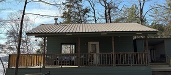 Cozy 1-bedroom chalet on the Black Warrior River in Tuscaloosa!