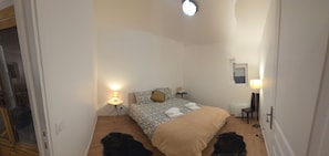 2 bedrooms, iron/ironing board, travel cot, free WiFi - Poolside cottage (Oinville-sur-Montcient)