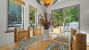 Dining - Inviting mountain home in the heart of Graeagle (Graeagle)