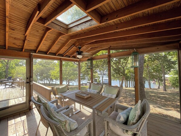 Outdoor dining - Lakefront 3 bedroom, 3.5 bath - enclosed porch, private dock, hot tub & fire pit (Sunrise Beach)