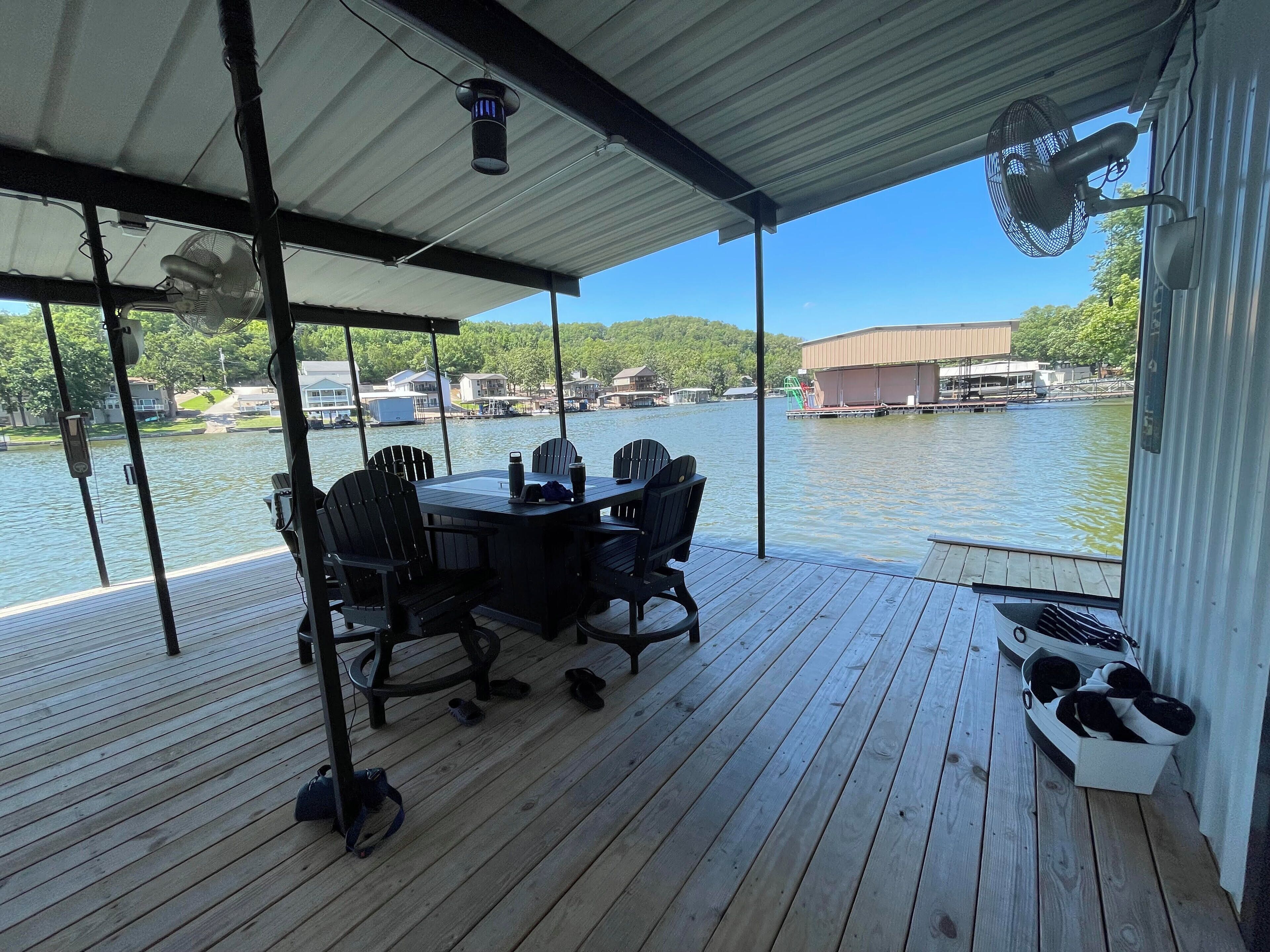 屋外ダイニングエリア